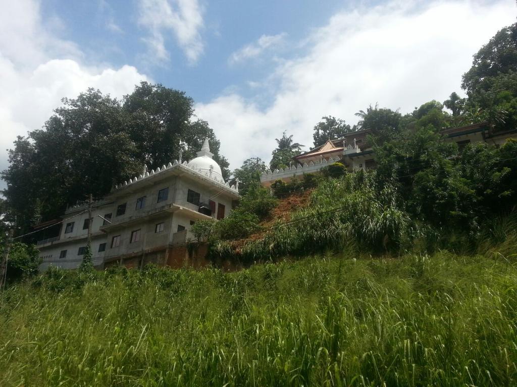 Lodge In 611 Kandy Esterno foto