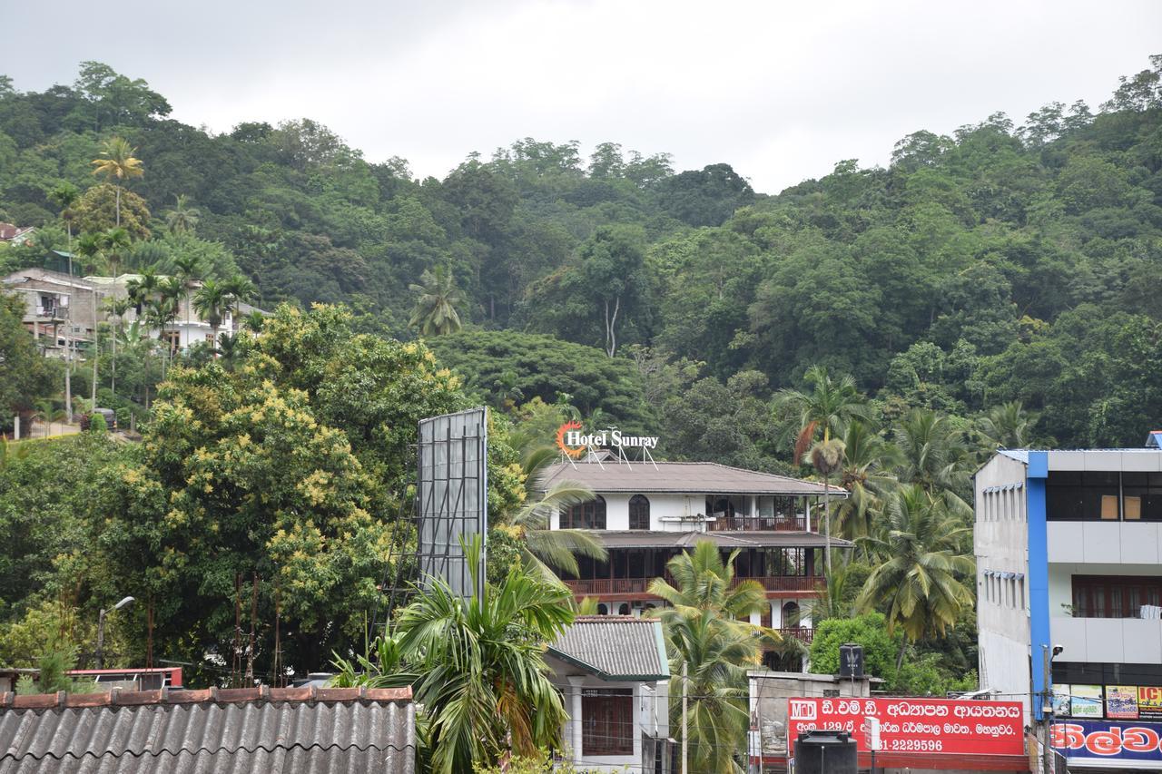 Lodge In 611 Kandy Esterno foto