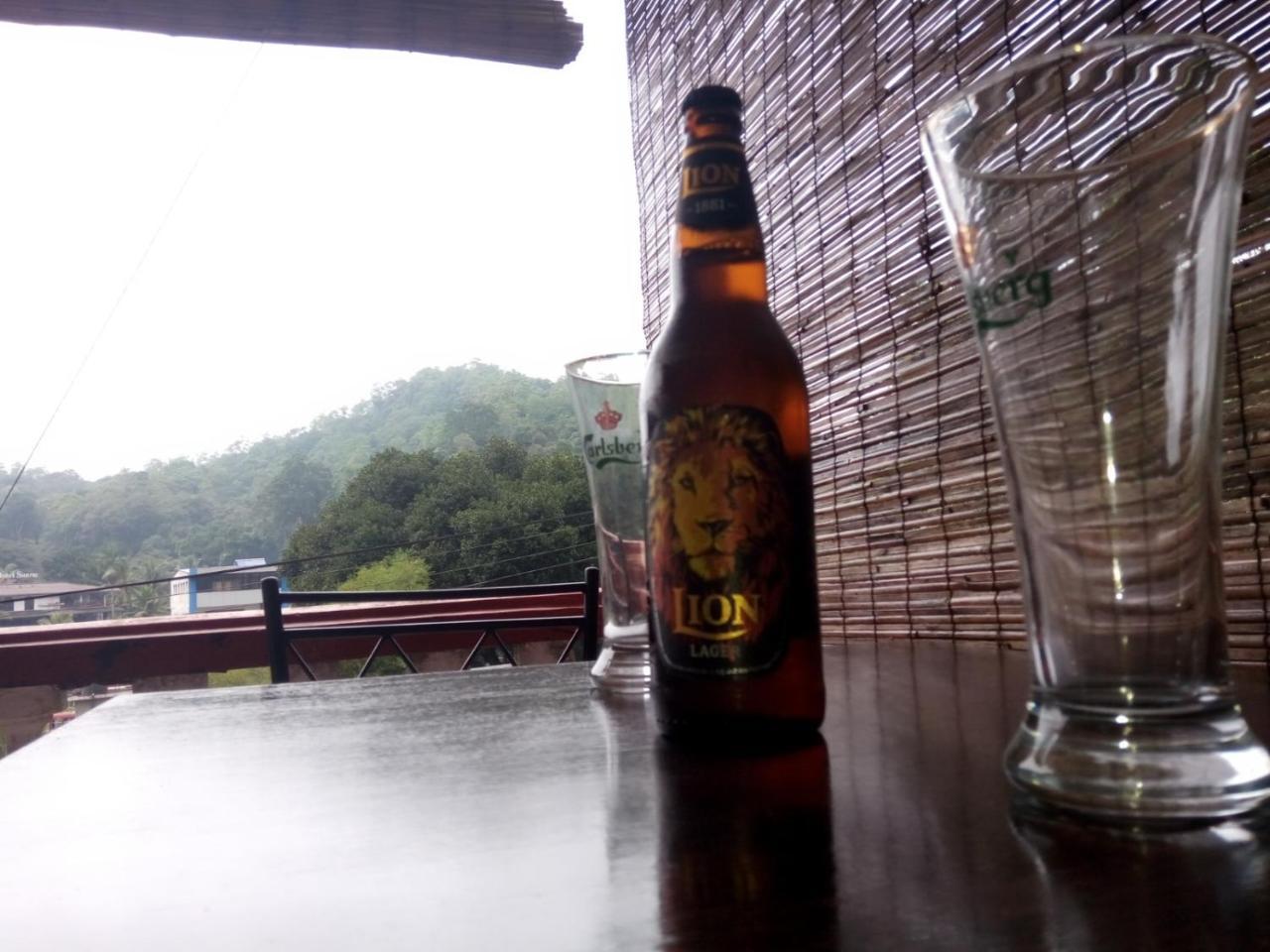 Lodge In 611 Kandy Esterno foto