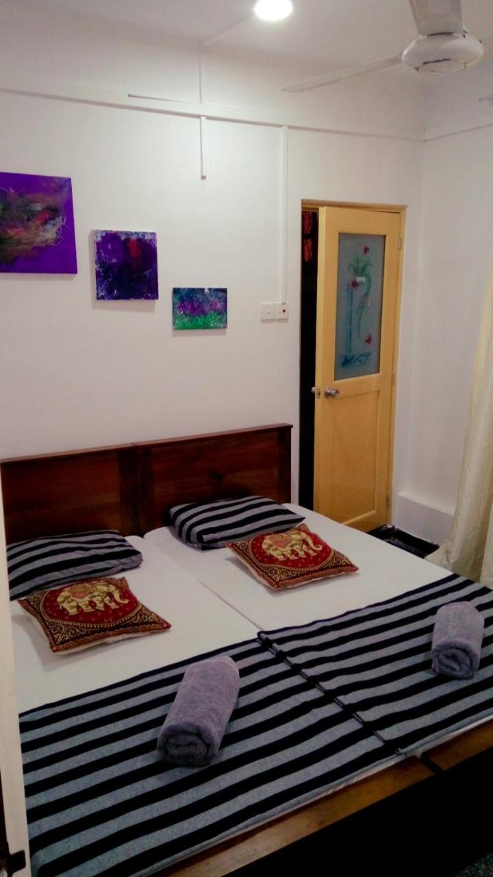 Lodge In 611 Kandy Esterno foto