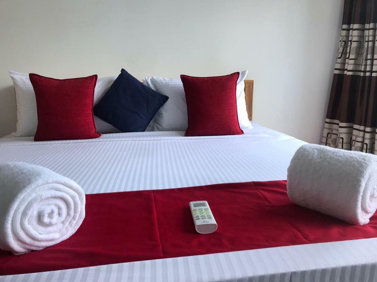 Lodge In 611 Kandy Esterno foto