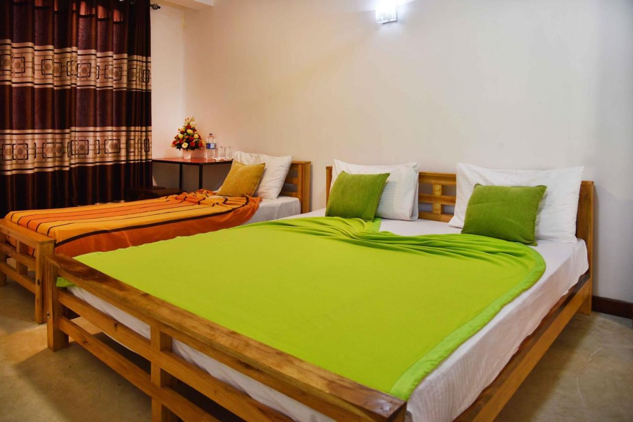 Lodge In 611 Kandy Esterno foto