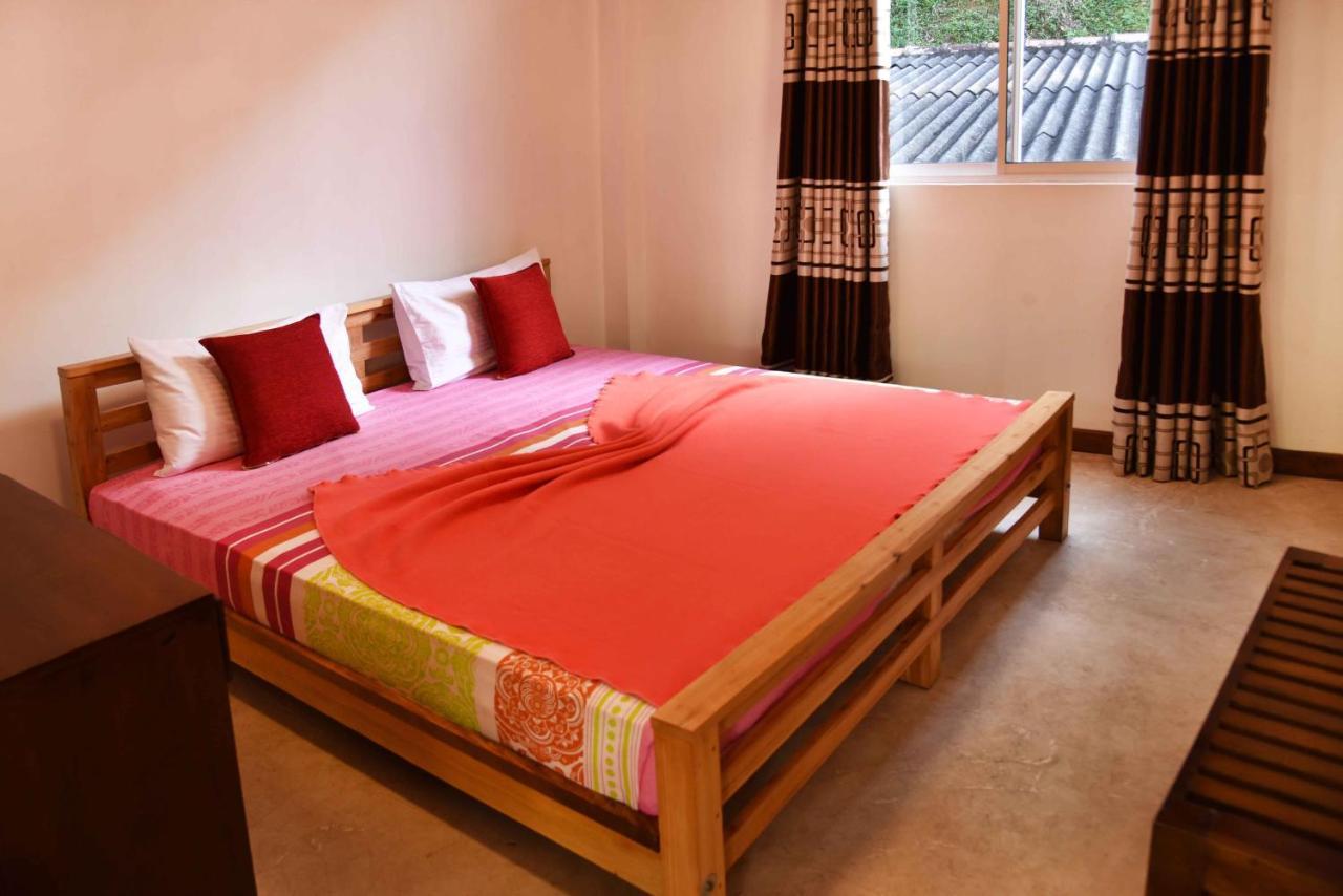 Lodge In 611 Kandy Esterno foto
