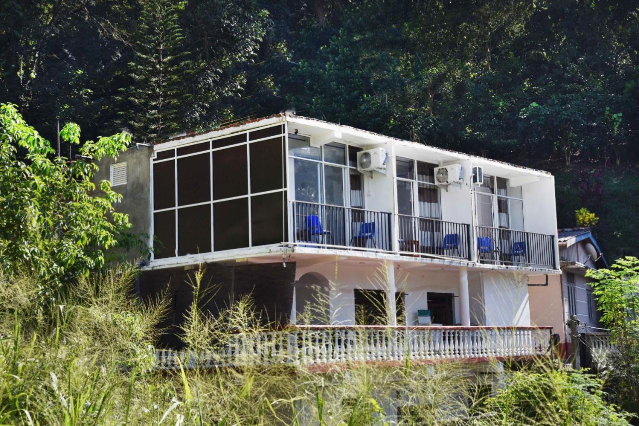 Lodge In 611 Kandy Esterno foto