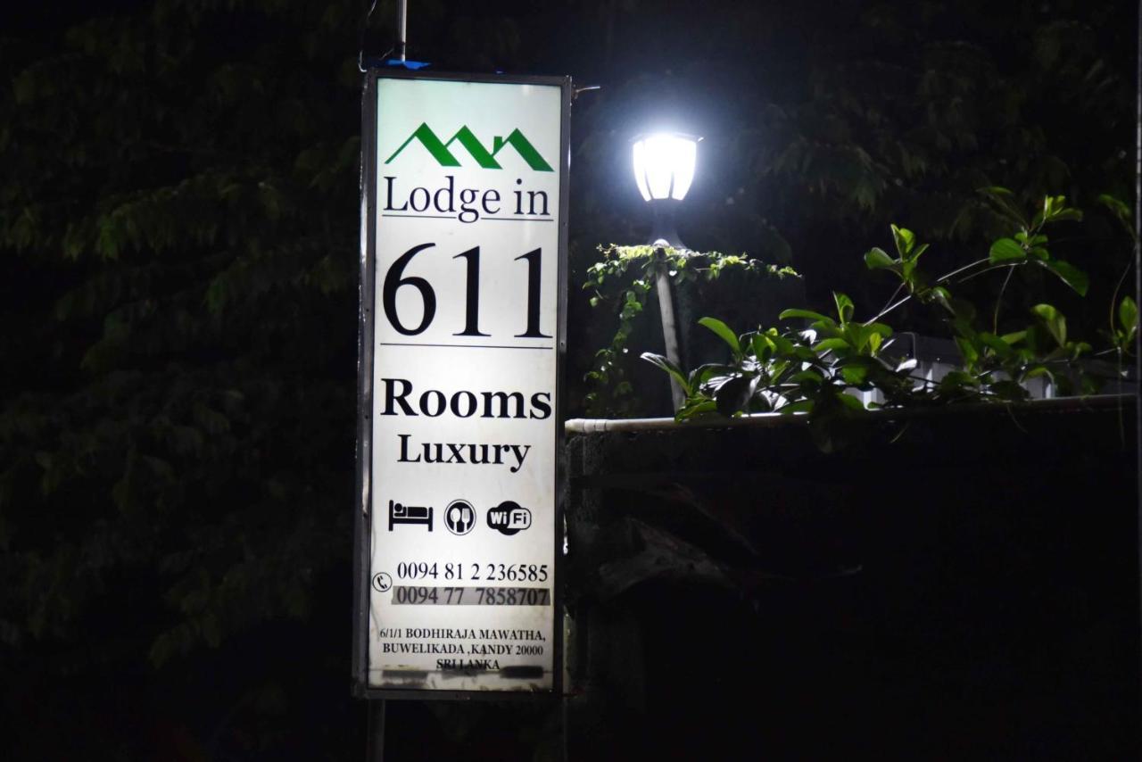 Lodge In 611 Kandy Esterno foto