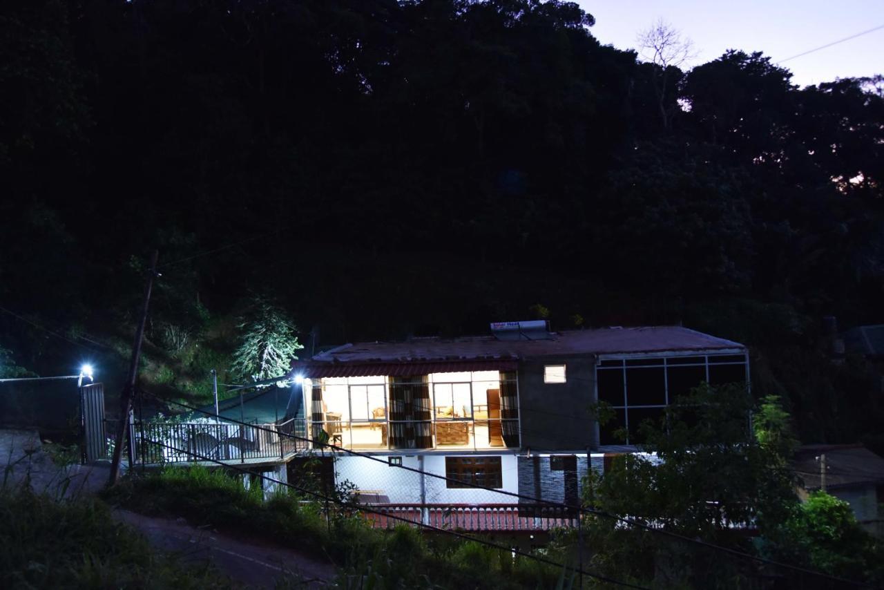 Lodge In 611 Kandy Esterno foto