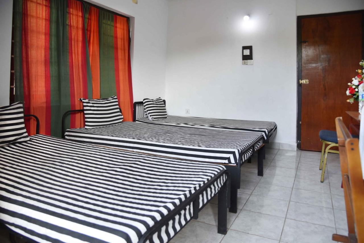 Lodge In 611 Kandy Esterno foto