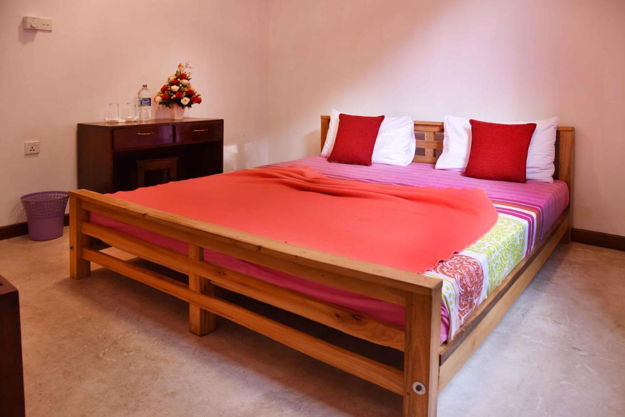 Lodge In 611 Kandy Esterno foto
