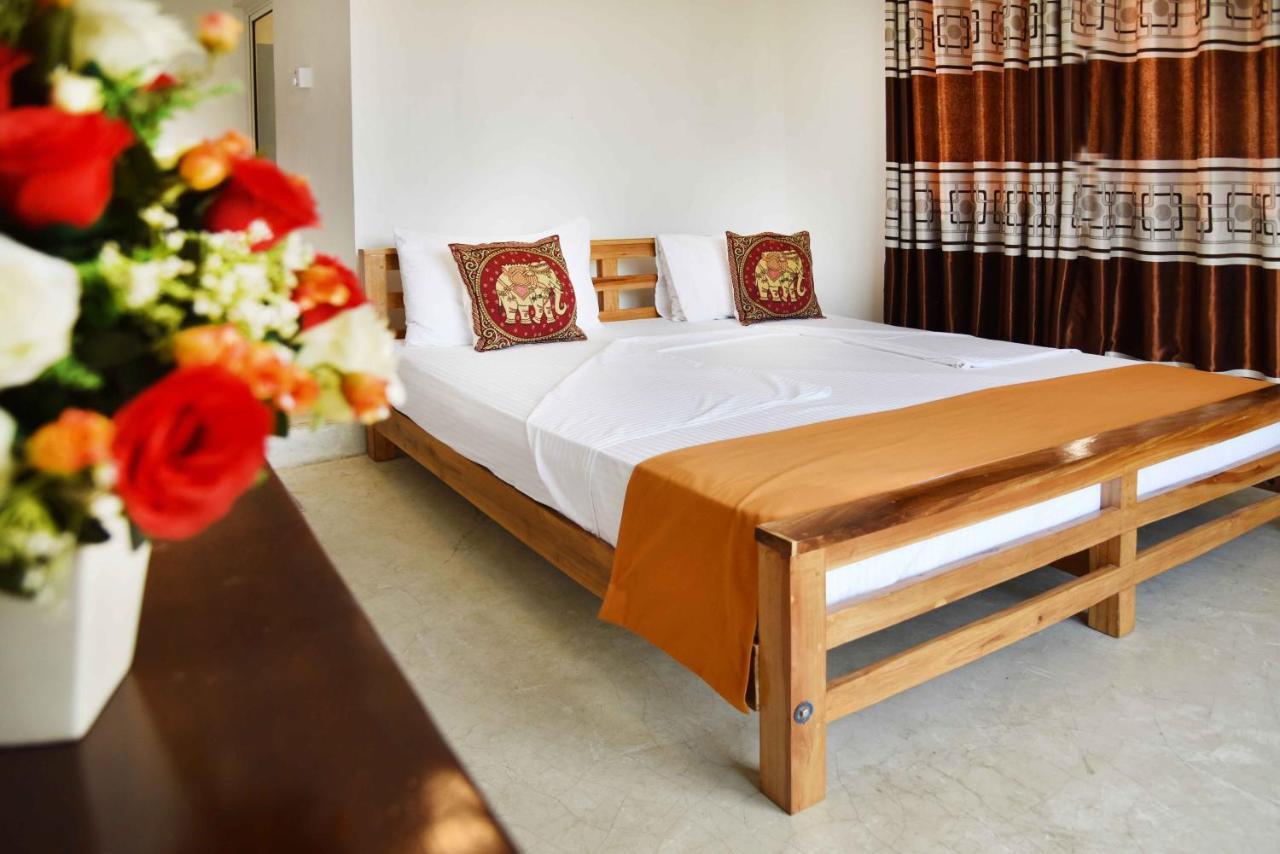 Lodge In 611 Kandy Esterno foto
