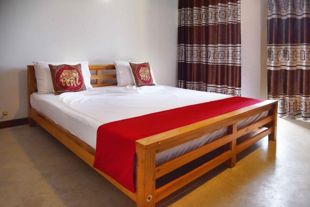 Lodge In 611 Kandy Esterno foto